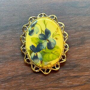 Floral Printed Cameo Brooch in Gold Tone Metal Vintage